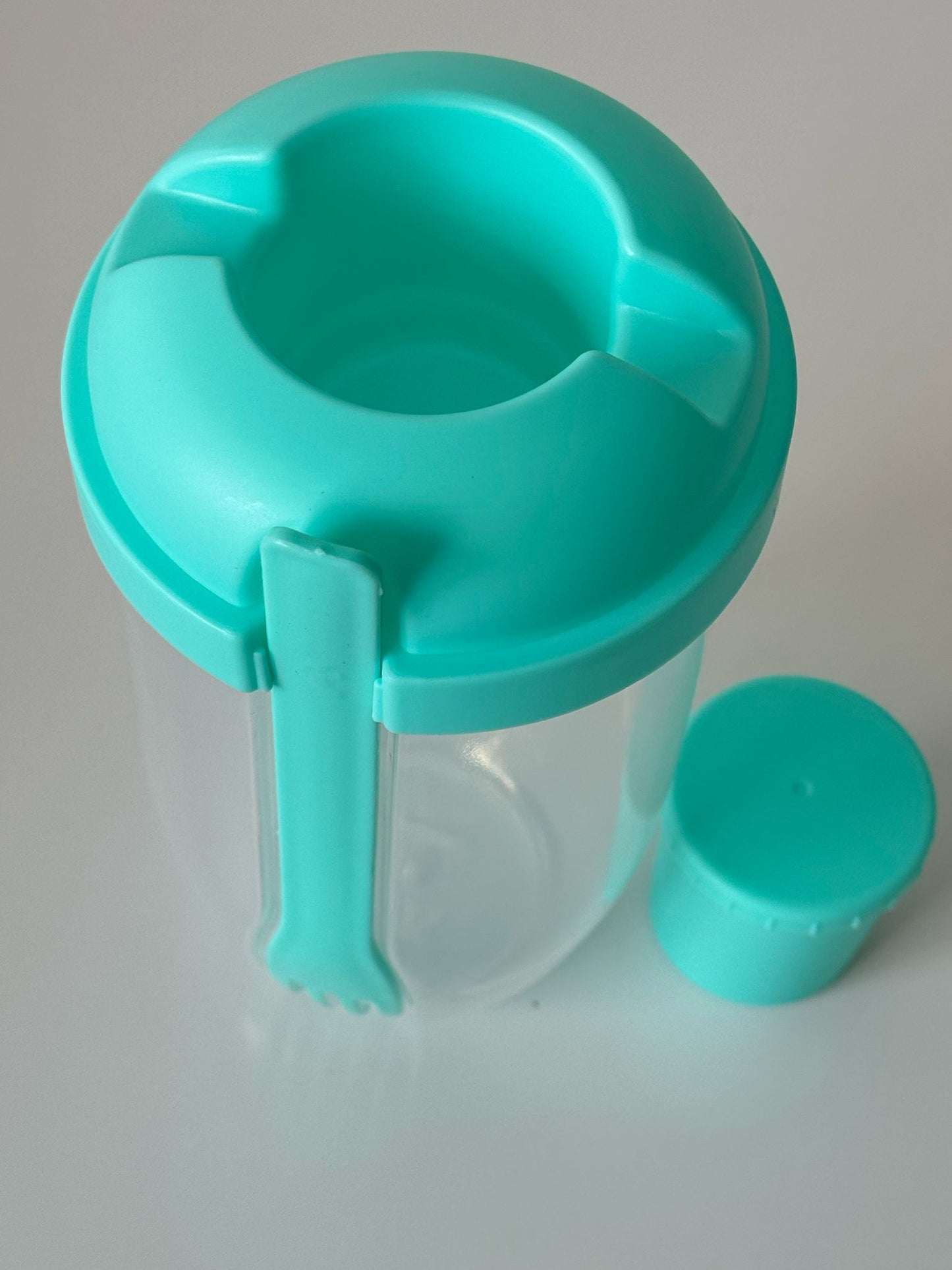 3 in 1 Salad Shaker Container, Cup and Fork – 1000ml Portable Salad Container with Dressing Compartment – Perfect for Lunch, Picnics & Back-to-School Meals